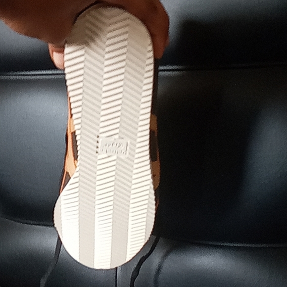 Shoe - Picture 5 of 5